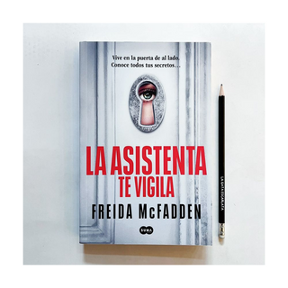 Portada del libro La asistenta te vigila